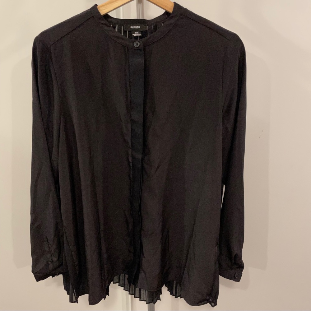 RUDSAK Black Long Sleeve Blouse w Accordion Back